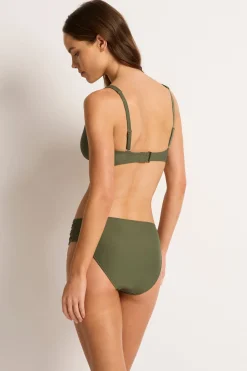 Mid Rise Ruched Pant
